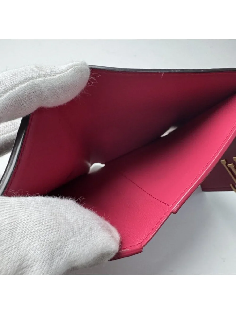 Louis Vuitton Portefeuille Capucines Compact Wallet